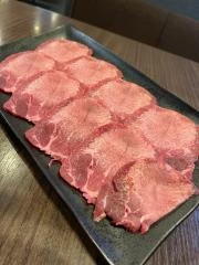 [N]ふじむら精肉店の極美味タン　100ｇ【冷凍】 （1枚目）